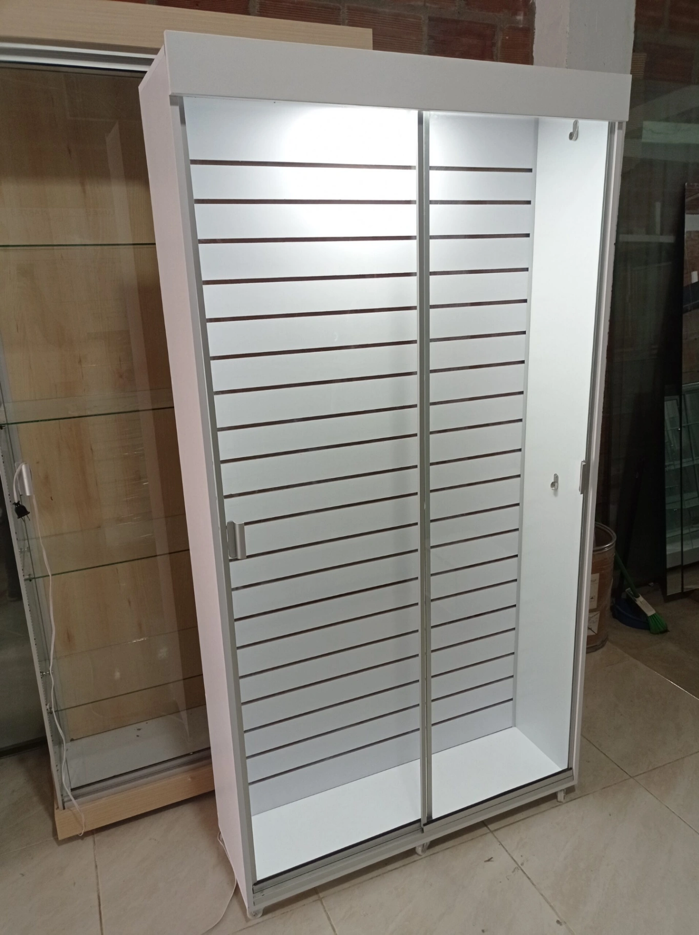 Módulo 100x190x30 Blanco, Fondo Interline con Puertas, Esq, V