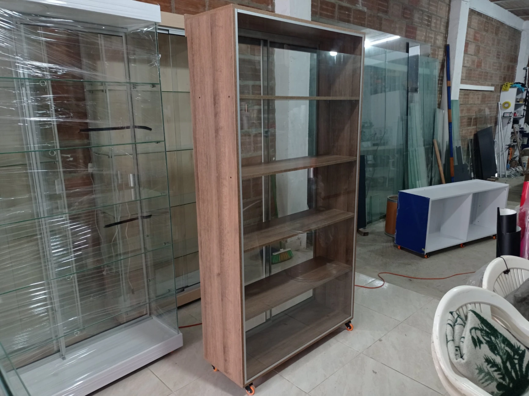 Módulo 100x190x35 Amaretto, Fondo Transp, Entrepaños en madera, Esq Delantee, H