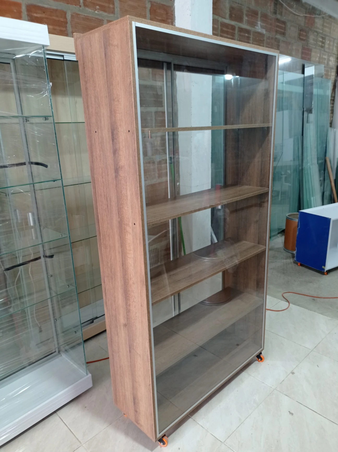 Módulo 100x190x35 Amaretto, Fondo Transp, Entrepaños en madera, Esq Delantee, V