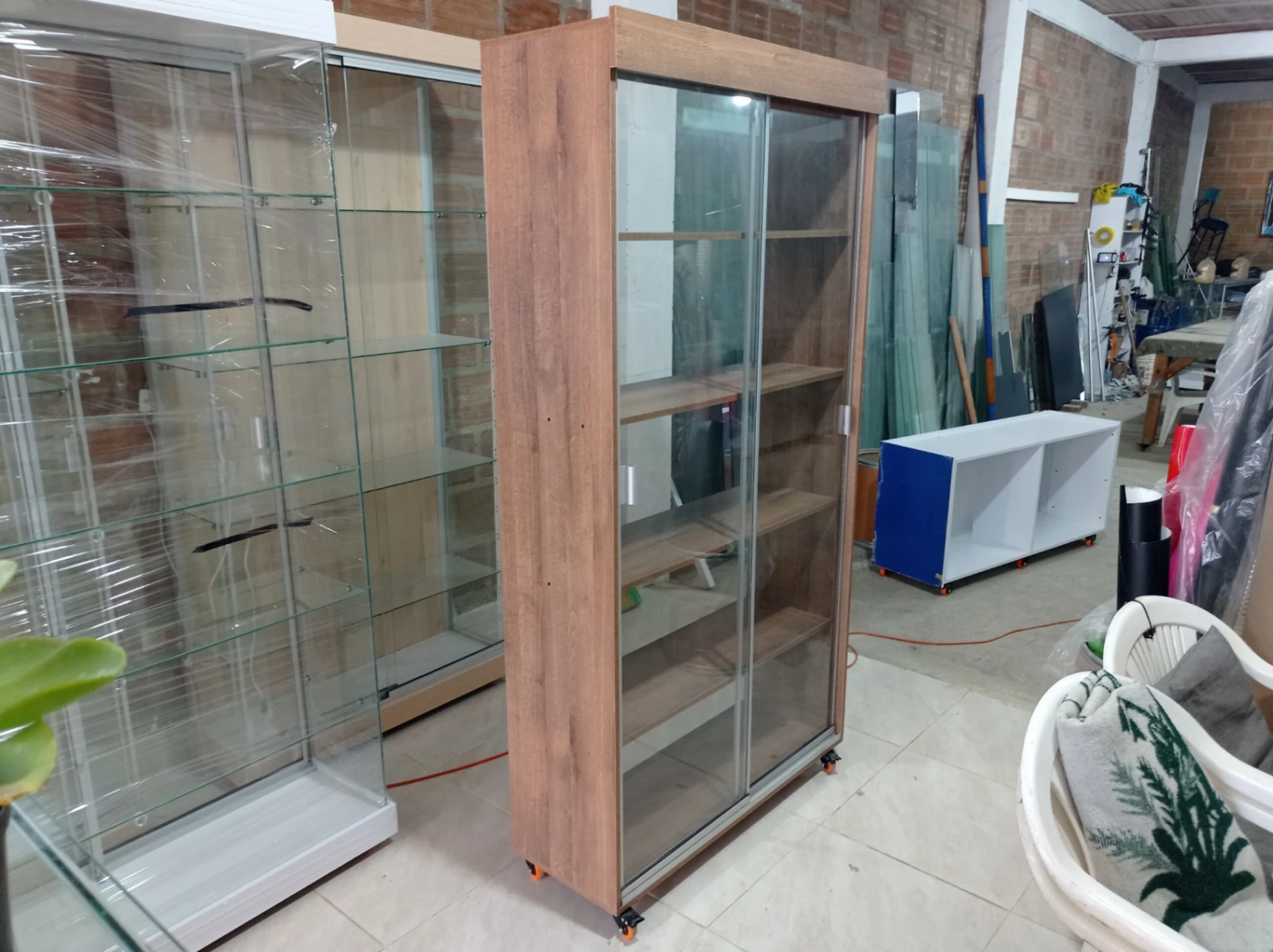 Módulo 100x190x35 Amaretto, Fondo Transp, Entrepaños en madera, Esq Detras, H