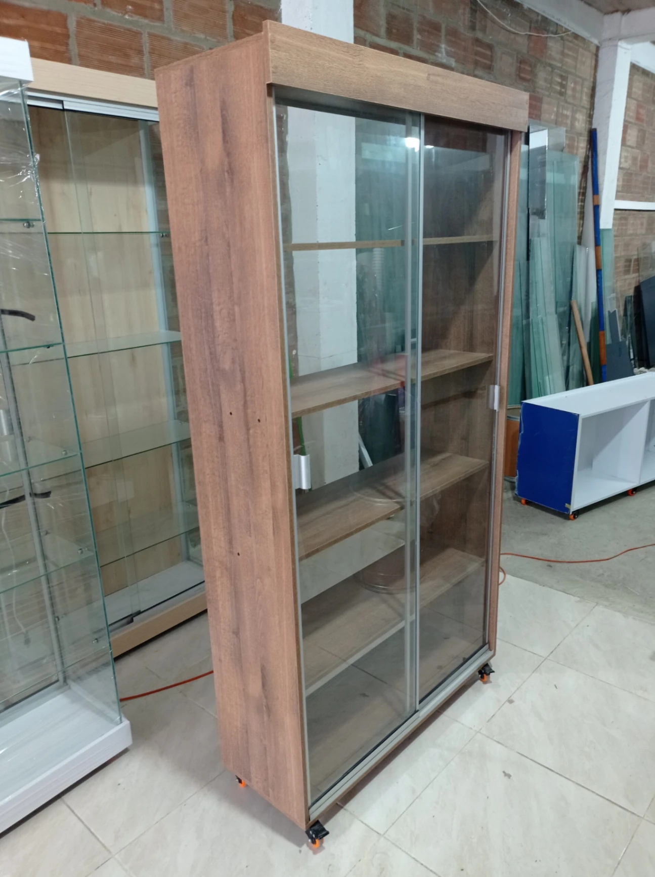 Módulo 100x190x35 Amaretto, Fondo Transp, Entrepaños en madera, Esq Detras, V
